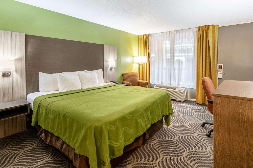 Quality Inn Ньюпорт Экстерьер фото